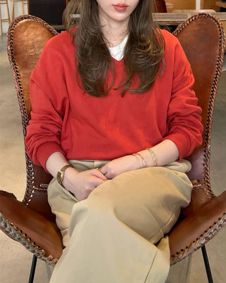 Semi-cropped V-neck sweatshirt