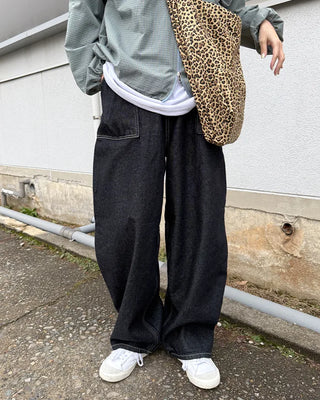 Stitch pocket raw denim pants