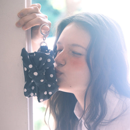 Ribbon wallet_big dot black