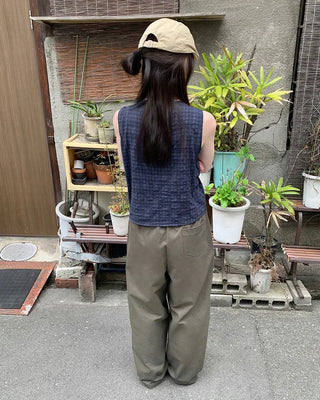 Checked ribbon gathered sleeveless blouse
