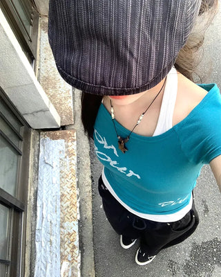 Lettering off-shoulder short-sleeved T-shirt
