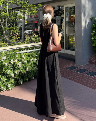 String pleated sleeveless long dress