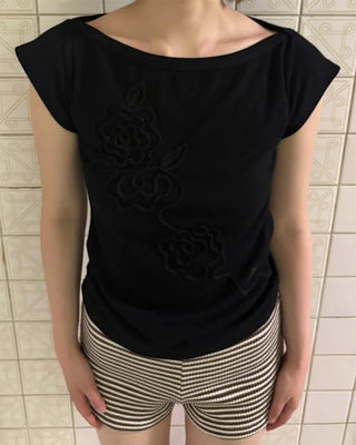 Flower embroidered short-sleeved T-shirt