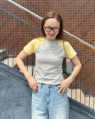 Raglan semi-cropped short-sleeved T-shirt