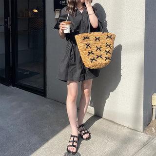Ribbon-point rattan handbag
