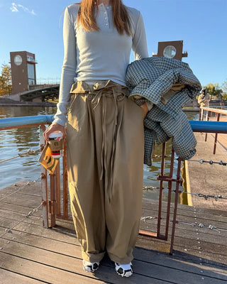 Simple long-sleeved T-shirt with half buttons