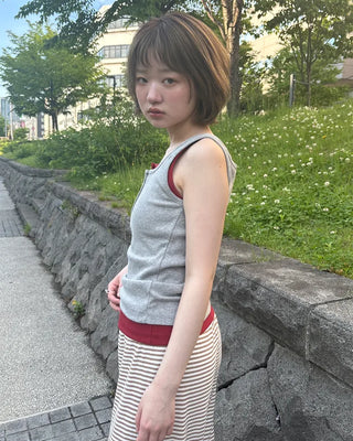 Square neck button sleeveless