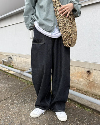 Stitch pocket raw denim pants