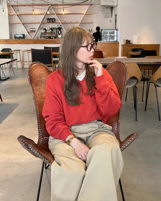 Semi-cropped V-neck sweatshirt