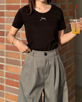 Ribbon patch point short-sleeve T-shirt