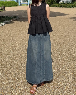 Slit-line long denim skirt