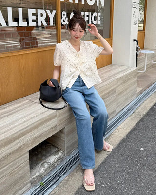 V-neck polka dot pattern ruffle blouse