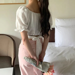 Back ribbon cropped blouse