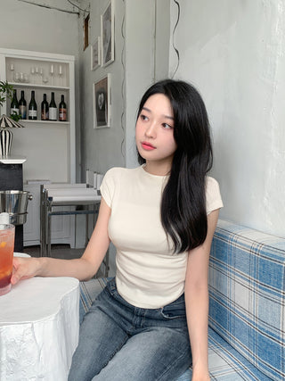 Half-neck T-shirt
