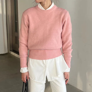 Simple and colorful knitwear