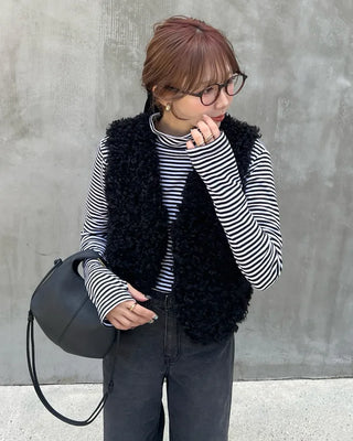 Striped half-turtleneck cut and sew