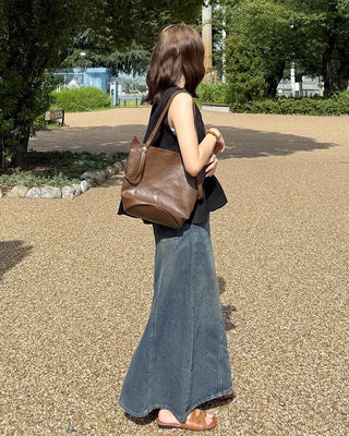 Slit-line long denim skirt