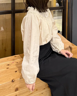 Neck frill blouse