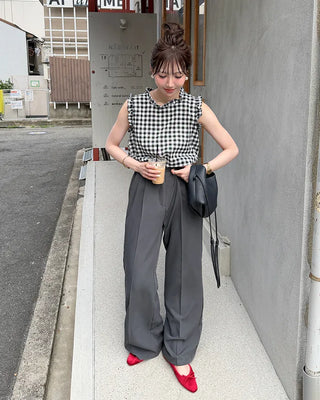 Frilled gingham check sleeveless blouse