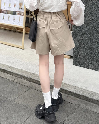 Short pleated pants