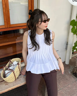 Pleated sleeveless blouse