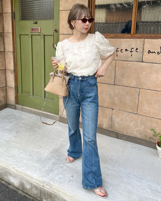 Embossed puff blouse