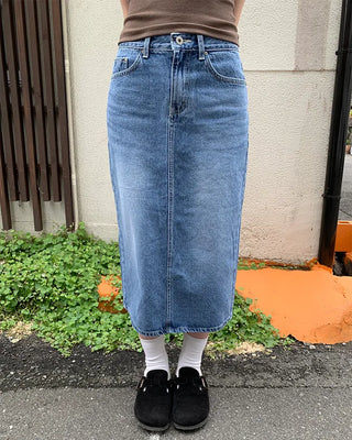 Washed denim skirt