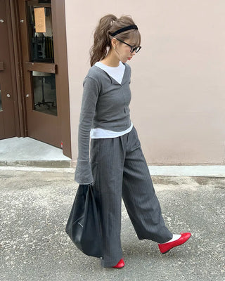 Open V-neck cuff detail T-shirt
