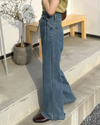 Strap high-waisted denim pants
