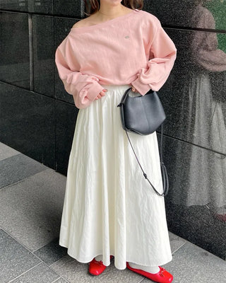 Off-shoulder loose sweatshirt