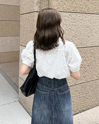 Flower punched short-sleeved blouse