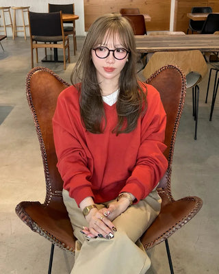 Semi-cropped V-neck sweatshirt