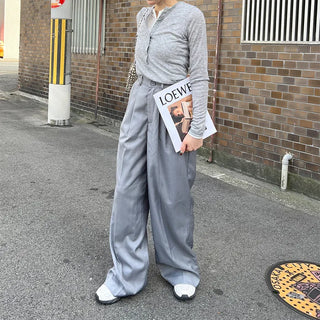 Wide-fit slacks with two pleats