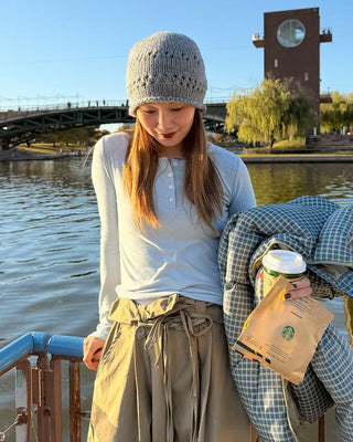Simple long-sleeved T-shirt with half buttons