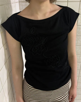 Flower embroidered short-sleeved T-shirt