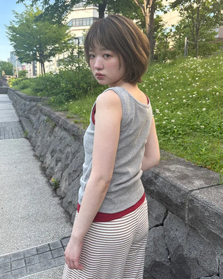 Square neck button sleeveless