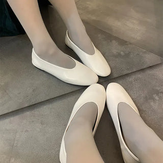 Basic flat shoes