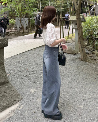 Seersucker frill short-sleeved blouse