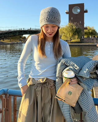 Simple long-sleeved T-shirt with half buttons