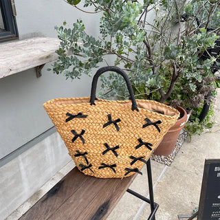 Ribbon-point rattan handbag
