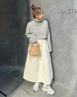 Side-slit cropped turtleneck knit