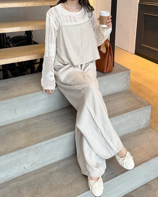 Simple wide banded slacks