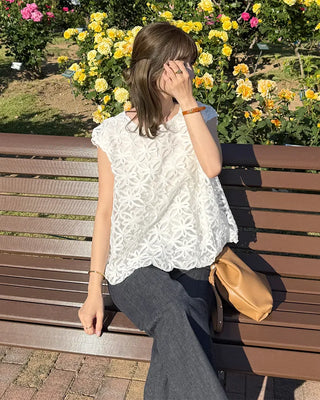 Flower pattern sleeveless blouse