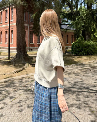 Cut-off hem sweat half-length T-shirt