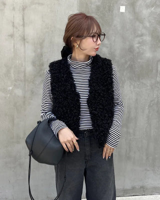 Striped half-turtleneck cut and sew
