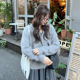 Loose-fit V-neck knit cardigan