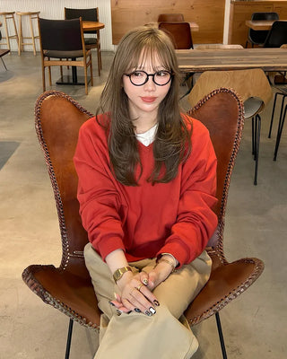 Semi-cropped V-neck sweatshirt