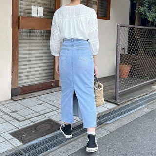 Back-slit denim long skirt