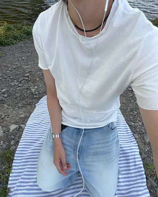 Cut-off point short-sleeved T-shirt