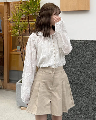 Short pleated pants